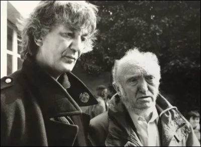 Il va mettre sa notoriété au service de causes humanitaires comme en 1989 pour soutenir l'association...