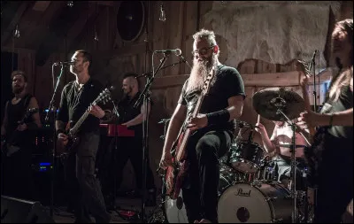 Complétez : 
"Heiðar : - Hel mig..."