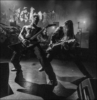 Complétez : 
"Vængjasláttur - Vængjuð..."