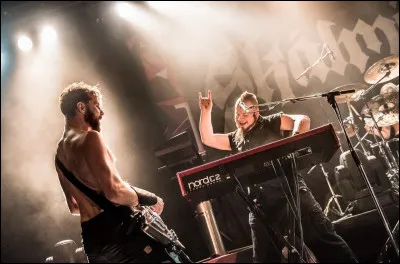 Complétez : 
"Ataður svörður sem áður var..."