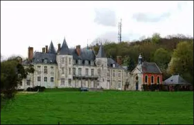 Je vous propose de partir à la découverte du château d'Esneval, à Pavilly. Ville de l'aire d'attraction Rouennaise, elle se situe dans le département ...