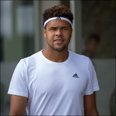 Qui est ce Jo-Wilfried, joueur de tennis professionnel français qui a gagné à ce jour 18 titres en simple et 4 en double ?