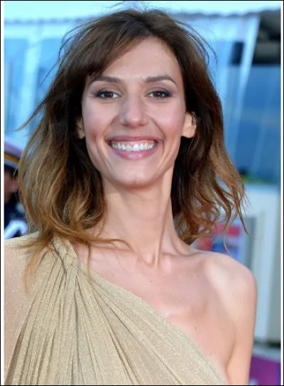 Qui est cette Dora, actrice et scénariste française, ancienne "Miss Météo" de Canal + ?