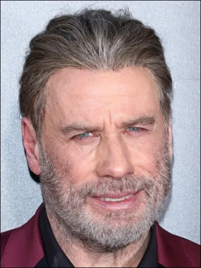 Qui est ce John, acteur, danseur, chanteur et producteur américain, devenu célèbre grâce aux films la Fièvre du samedi soir et Grease ?