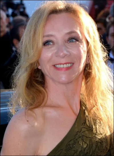 Qui est cette Sylvie, comédienne, romancière et réalisatrice française, César de la meilleure actrice en 2004 pour son rôle dans le film Stupeur et Tremblements ?