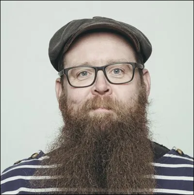 Complétez : 
"Gaf ég höggið ? Voru á mér álög eða..."