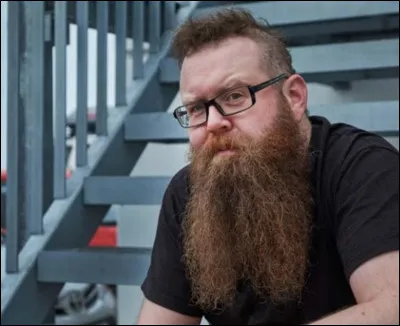 Complétez : 
"Hennar drýpur blód á..."