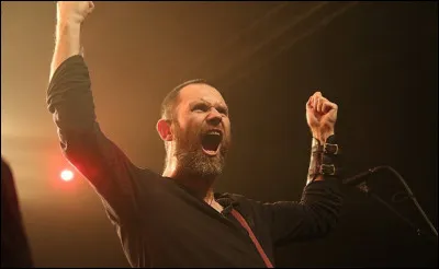 Complétez : 
"Aldrei draugar..."