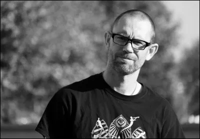 Complétez : 
"Ljótar skottur mæra..."