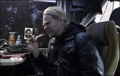 Complétez : 
"Sem höfðu áður leik að legg og..."