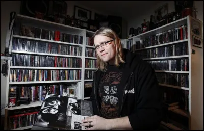 Complétez : 
"Og leyfðu mér að kveðja..."