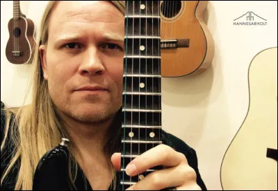 Complétez : 
"Skálinn allur skekst og..."