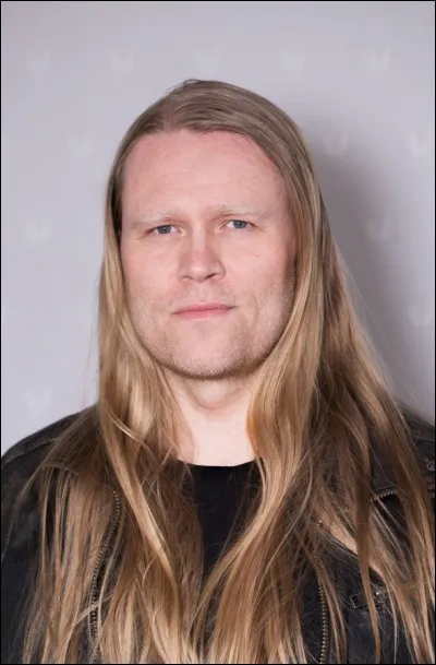 Complétez : 
"Er fýkur lif úr..."