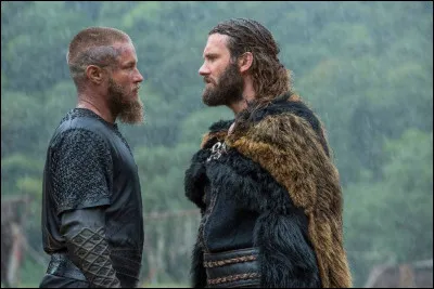 Combien de fois Rollo trahit-il Ragnar ?