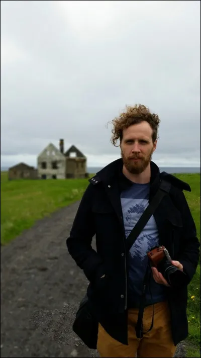 Complétez : 
"Þróttur horfinn, þrekið..."