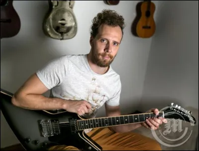 Complétez : 
"Vorið flúði vinda að..."