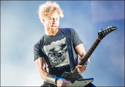 Complétez : 
"Kæfandi ljós og..."