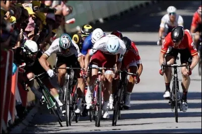 Onzième étape, Sagan est déclassé car il a...