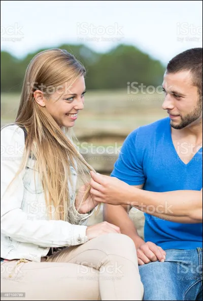 Tu es au parc et vois ton/ta meuf/mec qui caresse les cheveux de ta/ton meilleur(e) ami(e) qui vient de se faire une nouvelle coupe de cheveux en lui disant : 《 Tu as une magnifique coiffure et tes cheveux sont très doux ! 》Comment réagis-tu ?