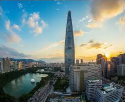 Ta meilleure amie t'annonce qu'elle partira pendant 2 mois à Séoul pour les vacances alors que c'est la destination de tes rêves ! Comment réagis-tu ?