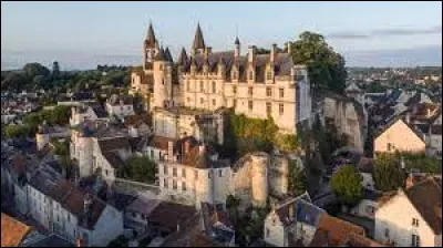 Nous partons &agrave; la d&eacute;couverte de la ville de Loches. Sous-pr&eacute;fecture d'un d&eacute;partement du Centre-Val-de-Loire, elle se trouve dans le d&eacute;partement ...