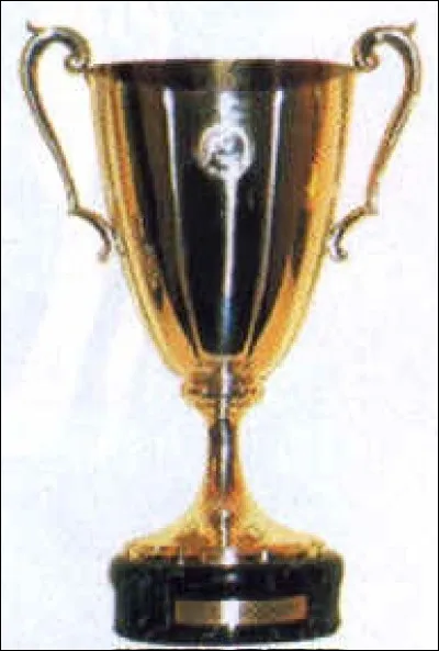 Alors en série B, l'Atalanta parvient à se hisser jusqu'en demi-finales de la Coupe des coupes (C2) lors de la saison 1987-1988. Quel club prive l'Atalanta de finale ?