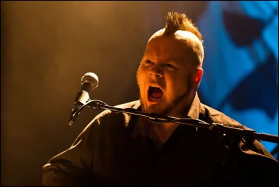 Complétez : 
"Skorin þar í..."