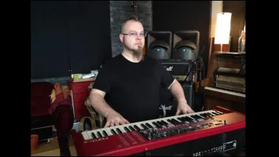 Complétez : 
"Hávær voru..."