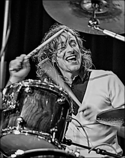 Complétez : 
"Áfram !
Váli, hann blóðbragðsins..."