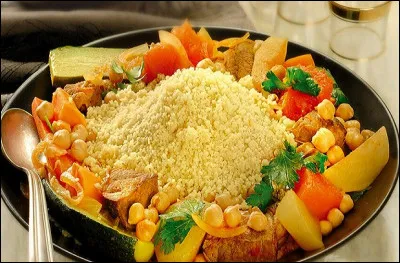 Le couscous est à la fois les céréales et le plat confectionné.