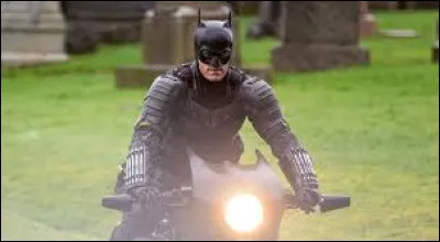 Quel est le nom de Batman lorsqu'il est en civil ?