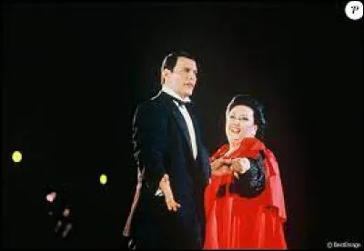 Quelle cantatrice a chanté avec Freddie Mercury sur la chanson "Barcelona" ?