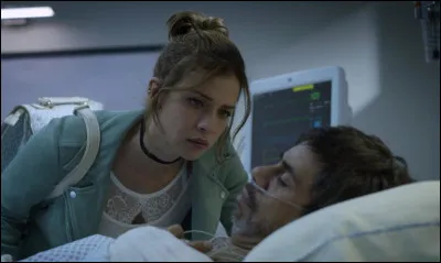 Comment s'appelle la jeune femme qui s'infiltre dans sa maison et qui, au fil des épisodes, tombe amoureuse de lui ?