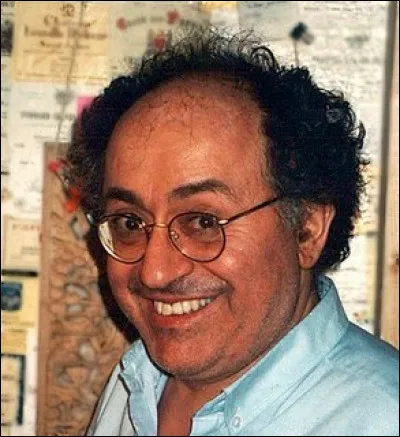 Quelle invention doit-on à Roland Moreno en 1974 que l'on retrouve dans tout téléphone portable ?