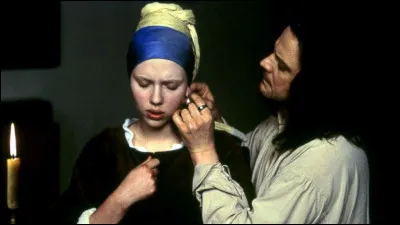 Dans "La Jeune Fille à la perle", Scarlett Johansson incarne Griet, une jeune femme au service du peintre (Colin Firth) et qui devient sa muse. Quel est ce peintre ?