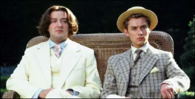 Dans "Oscar Wilde", film sorti en 1997, quel acteur tient le rôle-titre ?