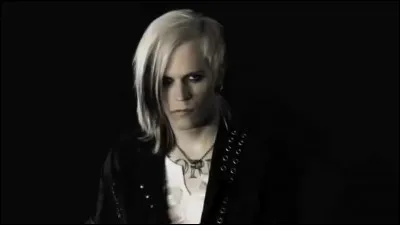 Dans quel clip voit-on Chris Harms comme ceci ?