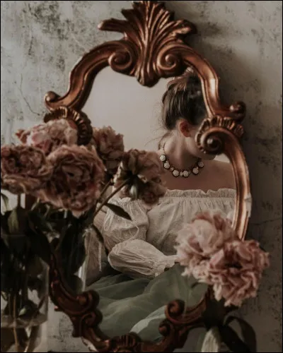 Où y a-t-il la salle avec le miroir ?