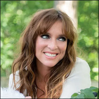 Quelle est cette chanson de Lynda Lemay : "J'ai envie de trouver au fond de mon ventre / Une passion cachée, sauvage et brûlante / J'ai envie de courir toute nue sur une plage / Imiter le soupir d'un grand coquillage" ?