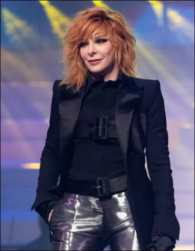 Quelle est cette chanson de Mylène Farmer : "Corps cassé, nulle espérance / Fille aimée / D'Iran / Infiniment" ?