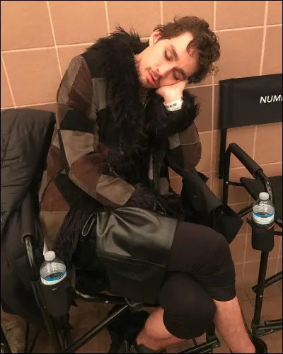 Et comment s'appelle l'acteur ?