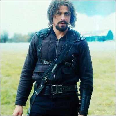 Ensuite, comment se baptise (s'appelle) ce courageux personnage ?