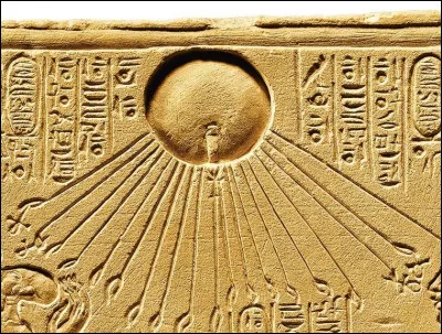 Quel pharaon imposa le culte d'un dieu unique ?