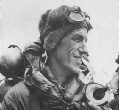 Edmund Hilary est le premier homme à avoir atteint le sommet de l'Everest mais il a aussi...