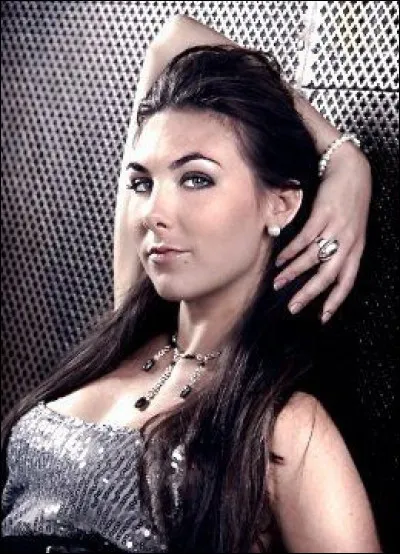 Avec lequel de ces chanteurs, cette chanteuse a-t-elle déjà chanté ?