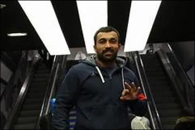 De qui tient-il le nom de famille ?