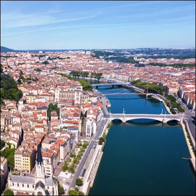 Sous quel nom est plus connu l�OIPC, organisation bas&eacute;e &agrave; Lyon ?