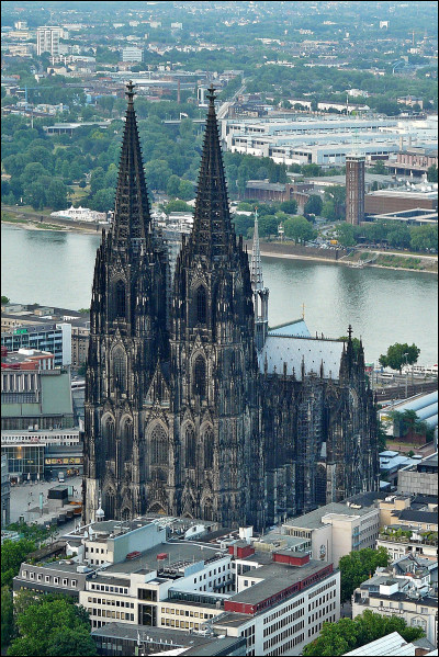 Dans quel pays d'Europe dois-je me rendre pour voir cette cathédrale ?