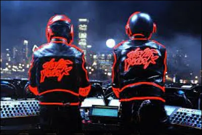 Comme se nomme le documentaire retraçant leur carrière qui sort en 2015 ?