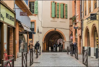 Cette préfecture est donnée par 35 + 47. Son nom est :